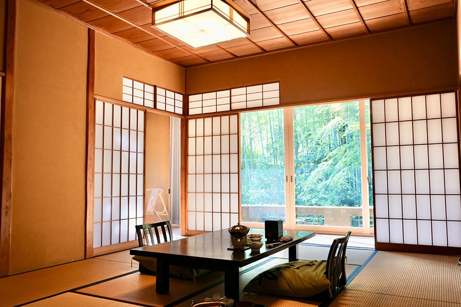 室町、桃山時代の建築を取り入れた「吉野の棟」の一室。