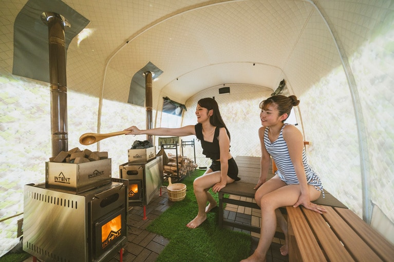 MORZH (モルジュ) の最新テントサウナ。8名まで利用可能。