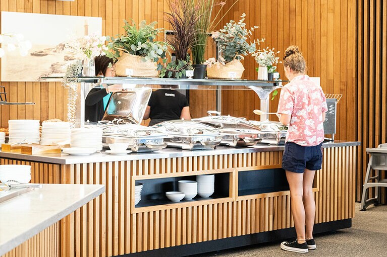 「ディスカバリー・ロットネスト・アイランド」の朝食バイキング。