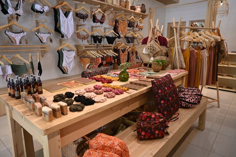 TOKOの姉妹店の水着専門店「カルティニ」。