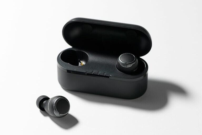 RZ-S30W オープン価格(実勢価格 10,000円程度、編集部調べ)