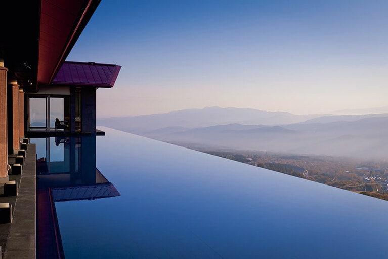 天空に浮かぶアクアテラス。パノラマの絶景でストレスを解放。こんな仕事場、アリ!?