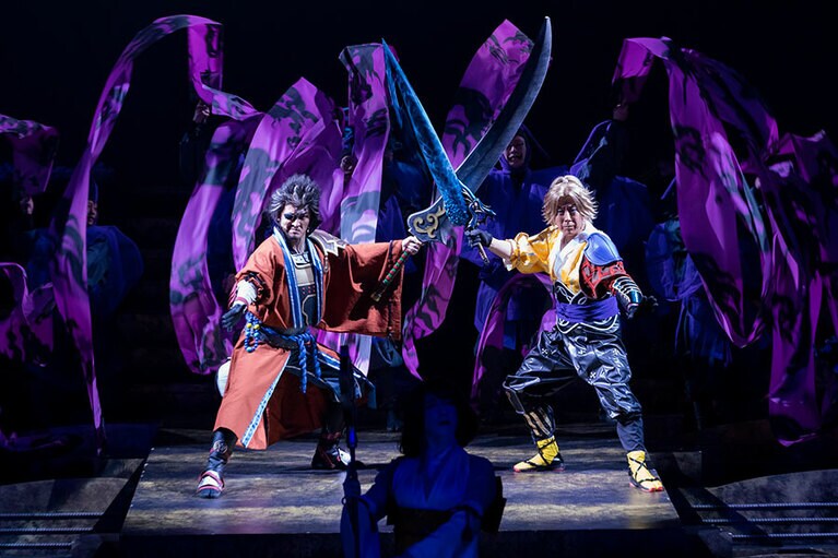 左からアーロン（中村獅童）、ティーダ（尾上菊之助）©SQUARE ENIX／『新作歌舞伎 ファイナルファンタジーⅩ』製作委員会