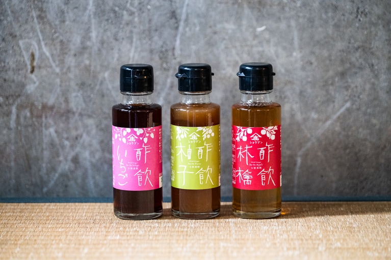 「酢飲ミニボトル3本（いちご・柚子・林檎各100ml）」1,980円。