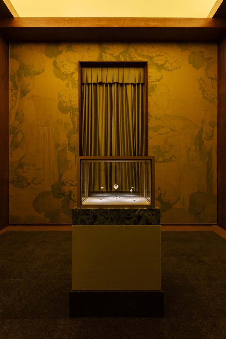 会場風景　東京都庭園美術館　本館　小客室 ©Van Cleef & Arpels