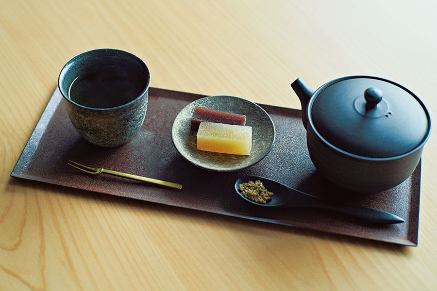 最上階にある茶寮では、その日の体調に合わせた和漢茶や薬草酒などがいただける。