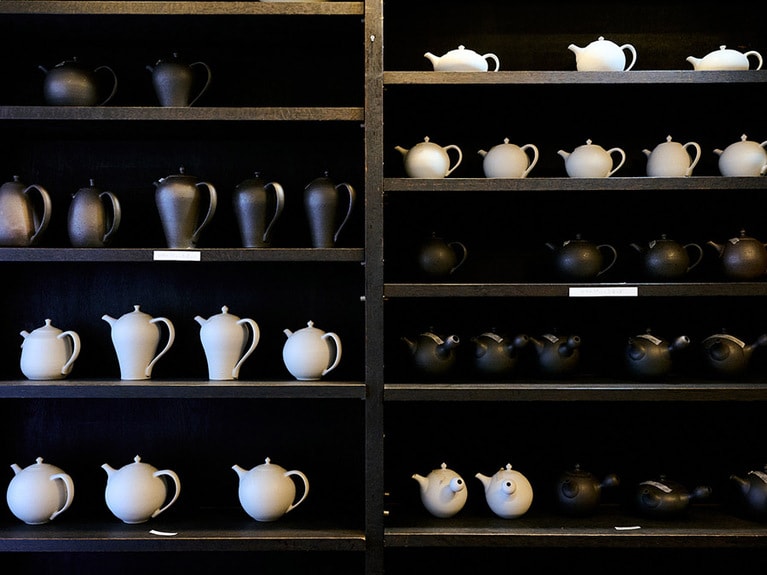 動作を含めて楽しむ生活の道具、急須は客人をもてなすときにも活躍してくれる。