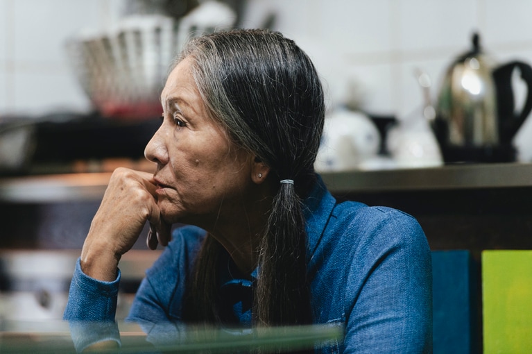 10代の頃の思い出をヴィヴィッドに語る浅野順子さん。