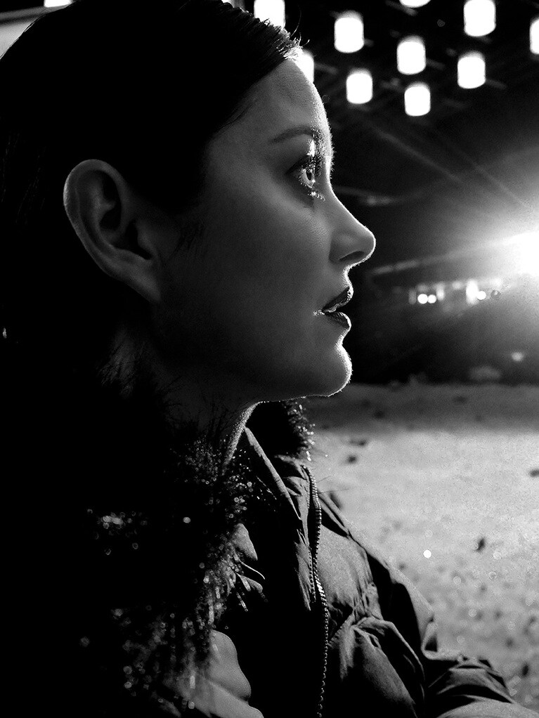 マリオン コティヤール メイキング写真。 ©CHANEL