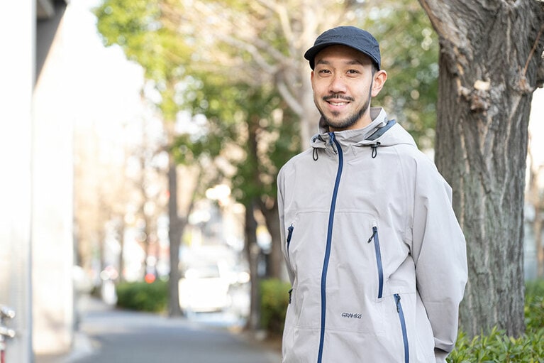 愛用品がどれもセンス抜群のグラミチPR担当・渡邊康太さん。