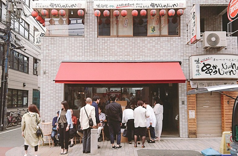 錦糸町北口から徒歩2分ほど。隣にはローソンがある。