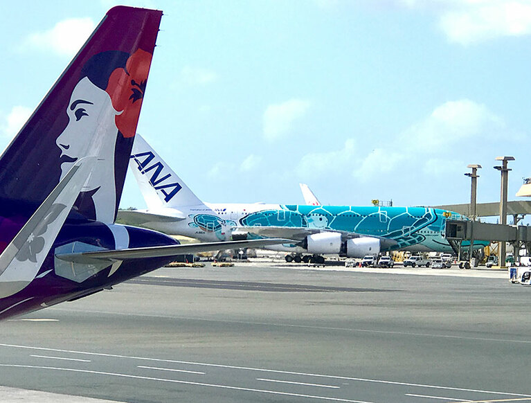 ハワイらしい機体デザインを見ると、思わず撮影してしまいます(2019年撮影)。