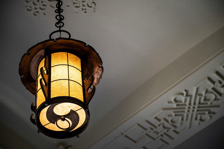 真下から見ると陰陽を思わせる柄が。