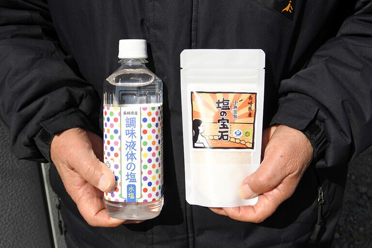 雲仙エコロ塩の人気商品。すべて手作り。「海の宝石」は海水と温泉水のブレンドタイプ。