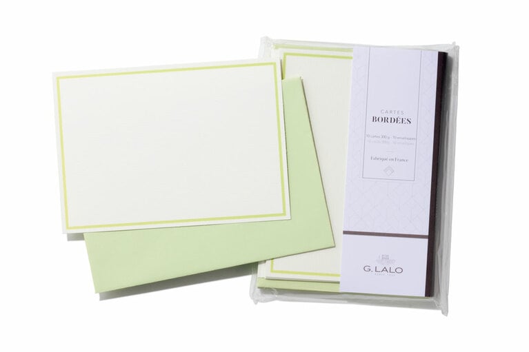 「縁取りカード」（グリーン） 10枚セット 2,420円／クオバディス・ジャパン。フランス・G.ラロ社の封筒とカードのセット。ローズとボルドーは弔事には向かないが、ブルーとグリーンはお礼状などと兼用できそう。メッセージの長短にかかわらず自由に書けるのがポイント。書き心地も抜群。