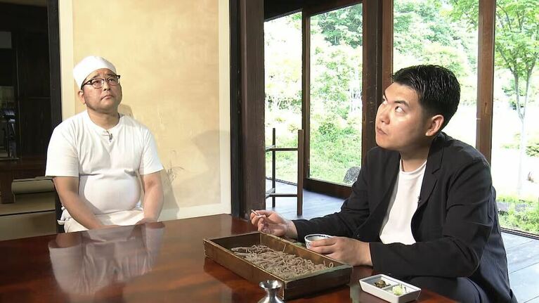 NHKで昨年11月に放送されたジェロニモさんの紀行番組「ドキュメント20min.『ニッポンを説明する』」。名所や名産品のPRに悩む地域の人たちを訪ね、「説明」を披露する（NHK公式サイトより）