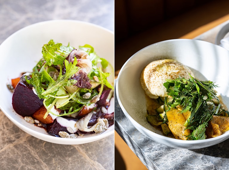 左：〈スウィート＆サワー・ビーツ カンバーランドソース〉AUD21。
右：〈オーガニック・ズッキーニとかぼちゃのマリネ ブッラータ〉AUD20。