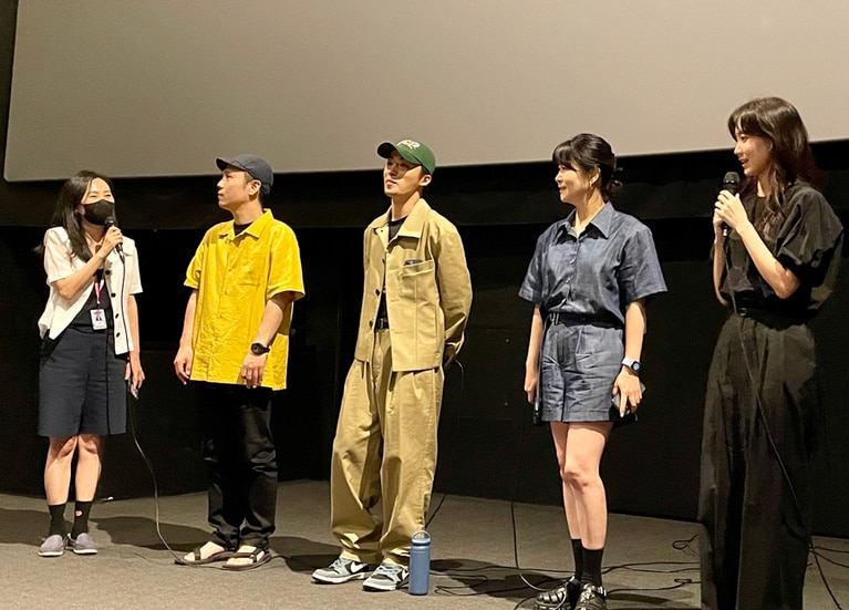 7月に行われた富川(プチョン)国際ファンタスティック映画祭での、ク・ギョファンさんの舞台挨拶の様子。「怪異」シリーズの一挙に上映が行われた。暑い日で、マイボトルで水分補給しながら、軽妙に語る様子が印象的だった。