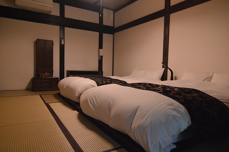 鶴の湯別館山の宿［秋田／乳頭温泉郷］客室 離れ棟特別室(和洋室)。