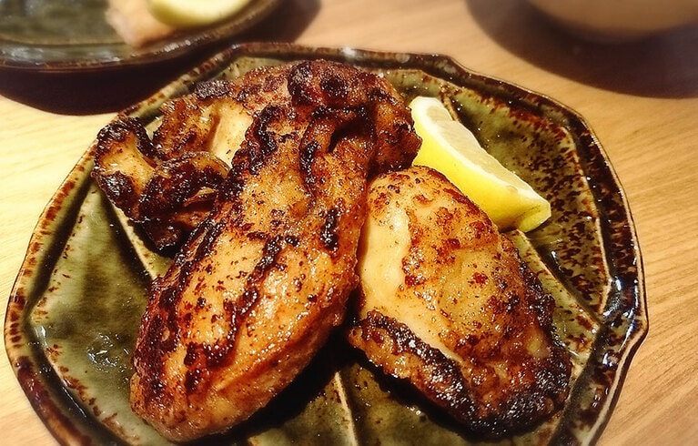 牡蠣は大きさも立派。香ばしさがたまらない。通年いただけるとのこと。